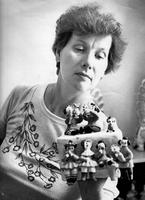 Лидия Сергеевна Фалалеева, мастерица дымковской игрушки, в мастерской, с композицией "Печка"